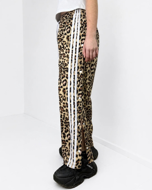 pant con botones a presion