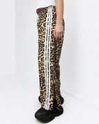 pant con botones a presion
