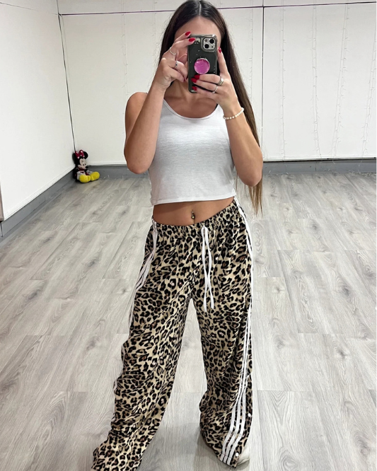 pant con botones a presion